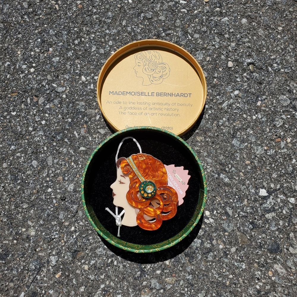 Erstwilder Art Nouveau Madamoiselle Bernhardt